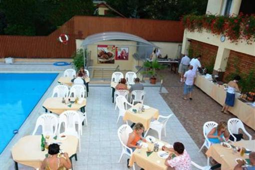 фото отеля Alfa Hotel es Wellness Centrum La Fiesta Etterem
