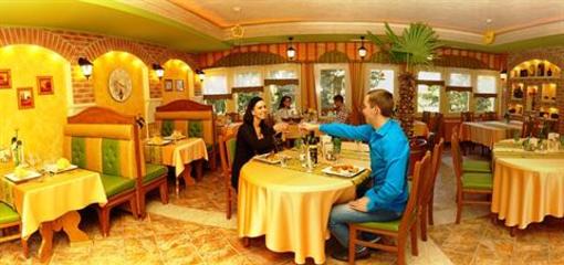 фото отеля Alfa Hotel es Wellness Centrum La Fiesta Etterem