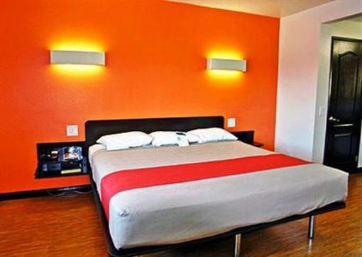 фото отеля Motel 6 Newport Beach