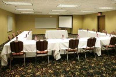 фото отеля BEST WESTERN East Towne Suites