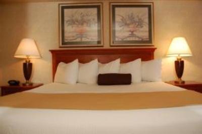 фото отеля BEST WESTERN East Towne Suites
