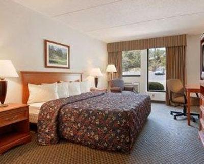 фото отеля Days Inn Conference Center Southern Pines Pinehurst