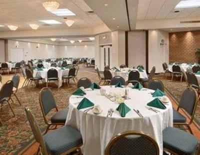 фото отеля Days Inn Conference Center Southern Pines Pinehurst