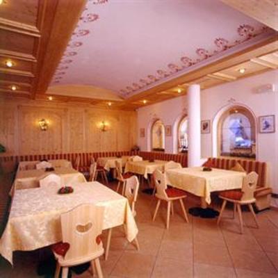 фото отеля Hotel Scoiattolo Selva di Val Gardena