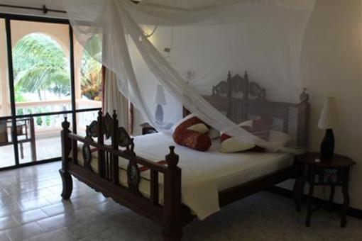фото отеля Bahari Dhow Beach Villas Mombasa