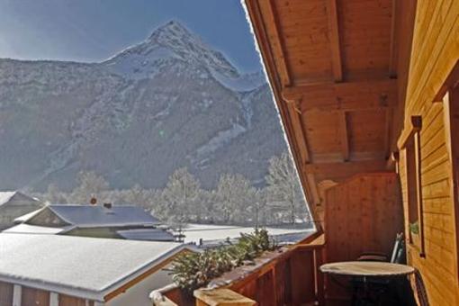 фото отеля Breitlehn Appartement Langenfeld