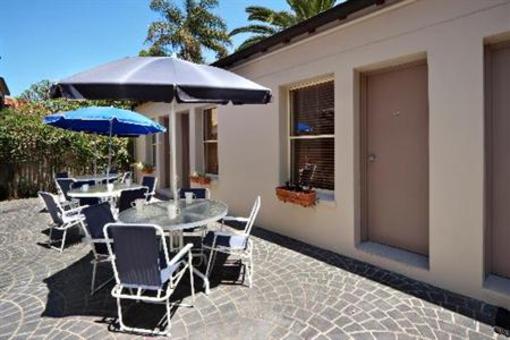фото отеля Sinclairs Bondi