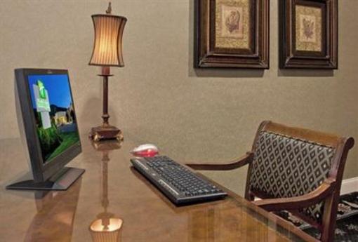фото отеля Holiday Inn Warren