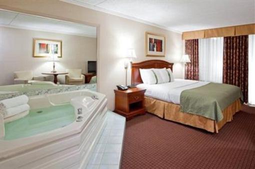 фото отеля Holiday Inn Warren
