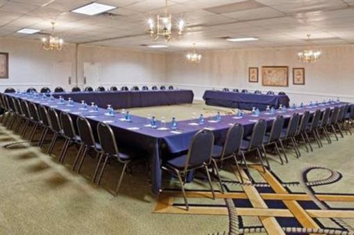 фото отеля Holiday Inn Warren