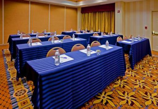 фото отеля Holiday Inn Express Albany-Western Ave University