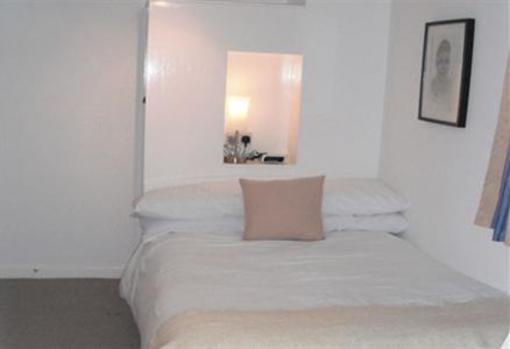 фото отеля Basingstoke Lodge
