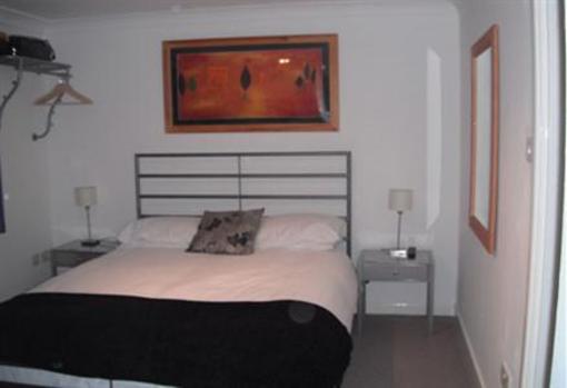 фото отеля Basingstoke Lodge