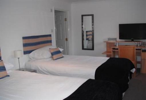 фото отеля Basingstoke Lodge