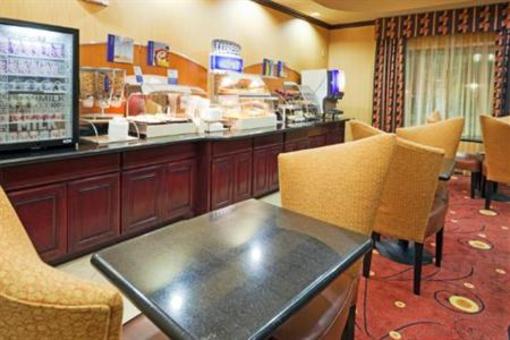 фото отеля Holiday Inn Express Hotel & Suites Ennis