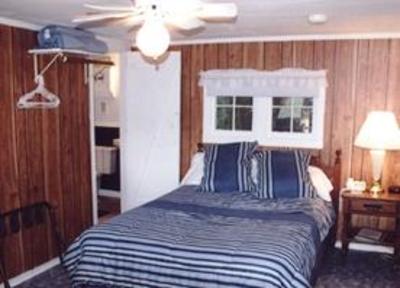 фото отеля Edgewater Inn & Cottages
