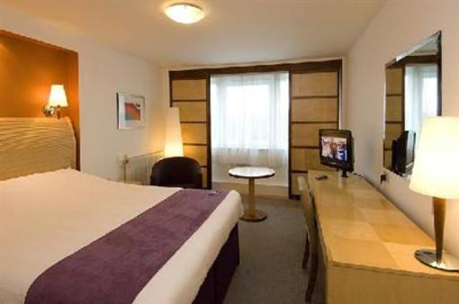 фото отеля Premier Inn Cardiff North