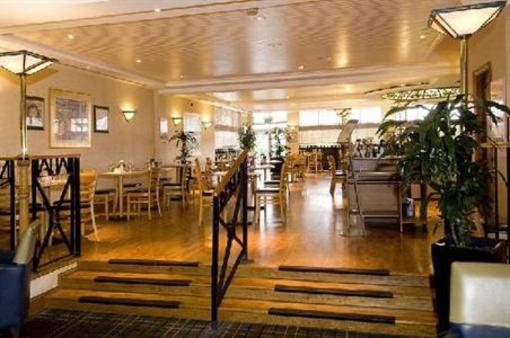 фото отеля Premier Inn Cardiff North