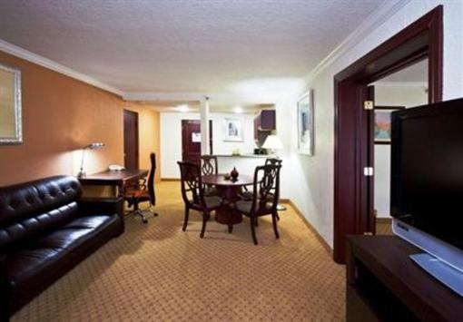 фото отеля Crowne Plaza Hotel Detroit Novi