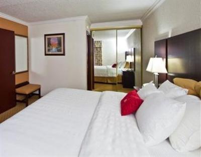 фото отеля Crowne Plaza Hotel Detroit Novi