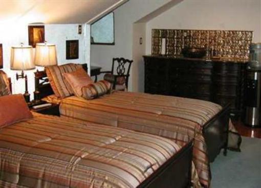 фото отеля Big Blue House Bed & Breakfast Tucson