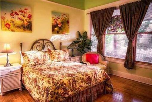 фото отеля Big Blue House Bed & Breakfast Tucson