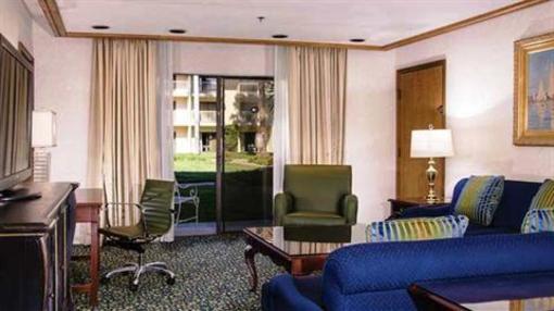 фото отеля DoubleTree by Hilton Bakersfield