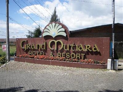 фото отеля Grand Mutiara Hotel Berastagi