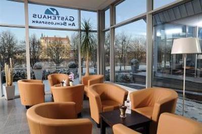 фото отеля Gastehaus Am Schlosspark Gustrow