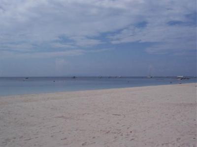 фото отеля Alona Tropical Beach Resort