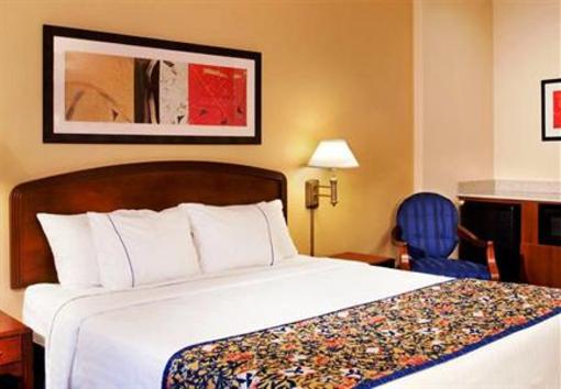 фото отеля Courtyard by Marriott Chicago West Dundee