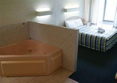 фото отеля Econo Lodge Absolute Lakes Entrance