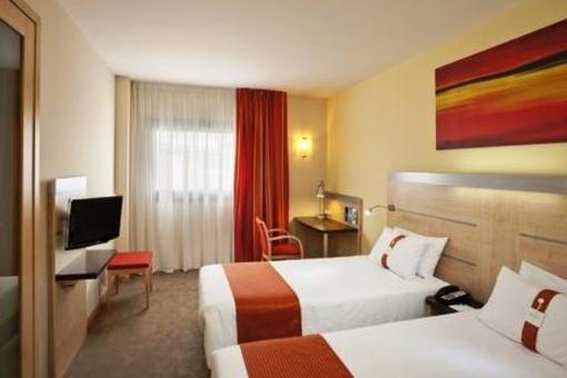 фото отеля Holiday Inn Express Barcelona-Sant Cugat