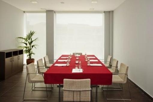 фото отеля Holiday Inn Express Barcelona-Sant Cugat