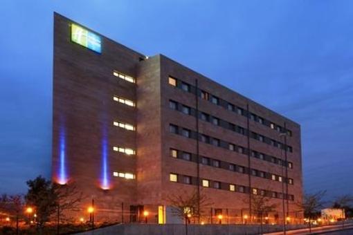 фото отеля Holiday Inn Express Barcelona-Sant Cugat