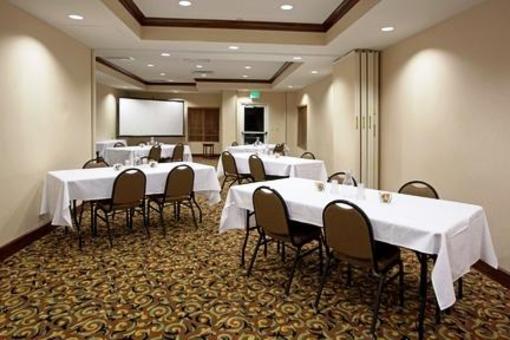 фото отеля Staybridge Suites Denver International Airport