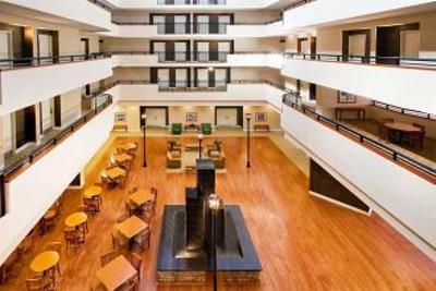 фото отеля Four Points by Sheraton Durham at Southpoint
