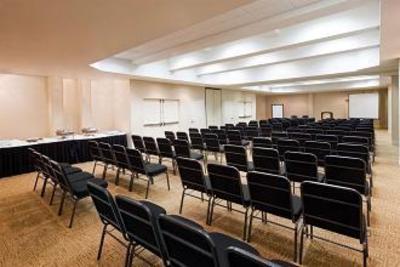 фото отеля Four Points by Sheraton Durham at Southpoint