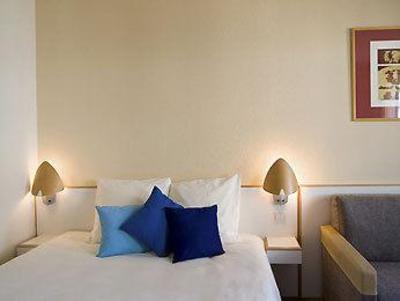 фото отеля Novotel Stevenage
