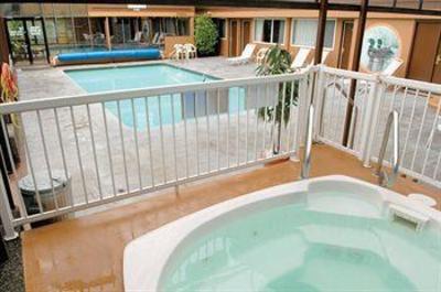 фото отеля Days Inn Victoria On The Harbour