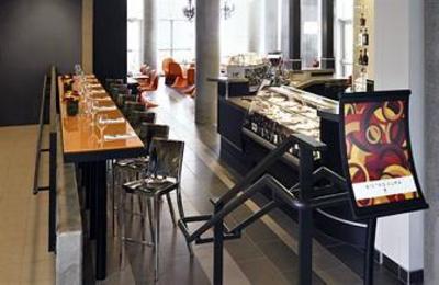 фото отеля Alma Hotel Calgary