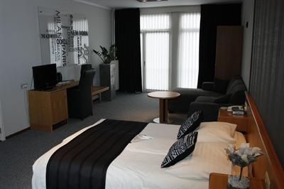 фото отеля Hotel Restaurant Royal Sas van Gent