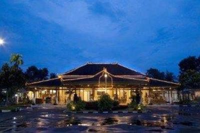 фото отеля Kusuma Sahid Prince Hotel