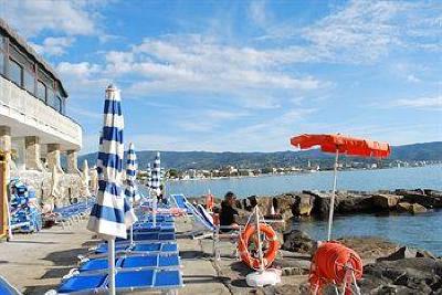 фото отеля Arc En Ciel Hotel Diano Marina