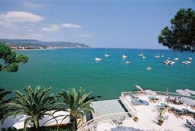 фото отеля Arc En Ciel Hotel Diano Marina
