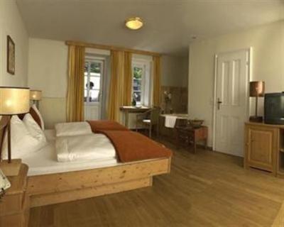 фото отеля Hotel Gasthof Zur Post St. Gilgen