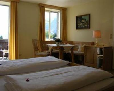 фото отеля Hotel Gasthof Zur Post St. Gilgen