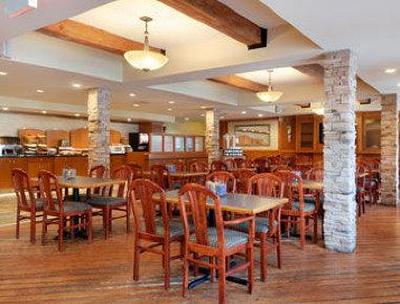 фото отеля Ramada Inn & Suites Canmore