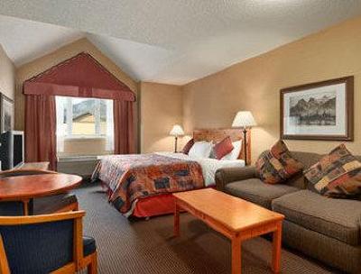 фото отеля Ramada Inn & Suites Canmore