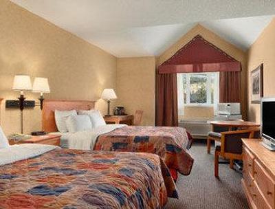 фото отеля Ramada Inn & Suites Canmore